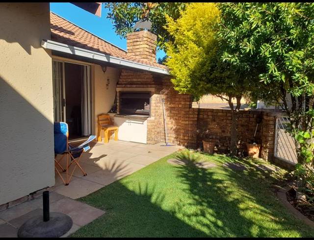 2 BEDROOM SIMPLEX FOR SALE IN POMONA